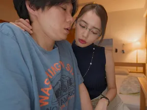 Cô nhân viên bán đồ lót gạ địt thiếu gia nhà giàu cu to