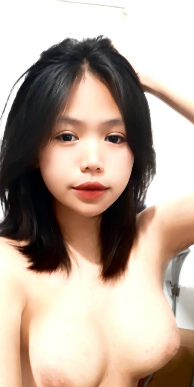 Massage cho em gái vú to sướng lồn bắn nước tùm lum”