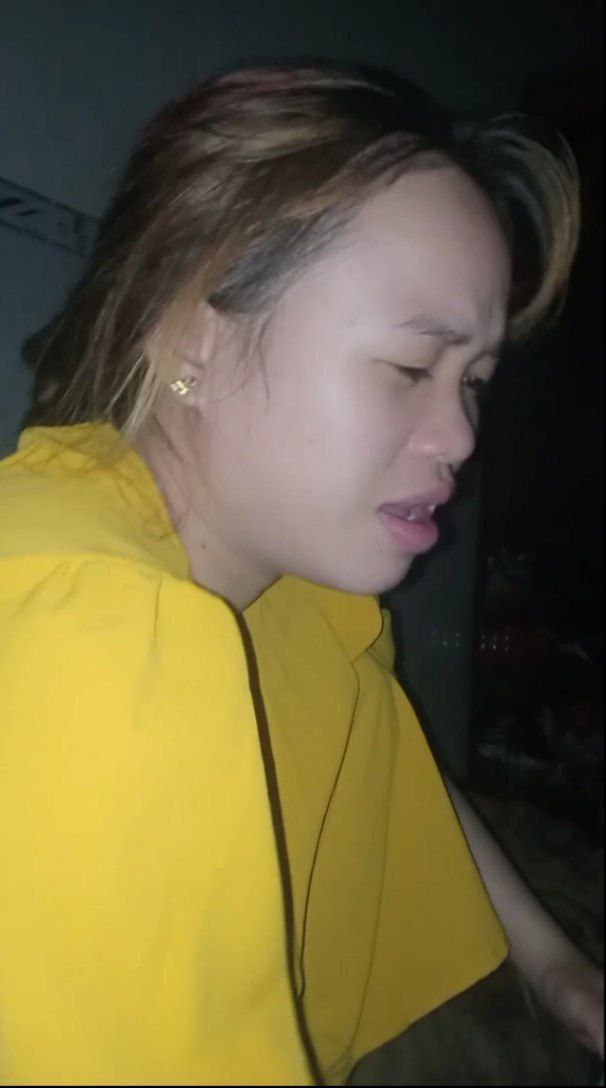 Cô gái dễ thương cưỡi dương vật và xuất tinh vào âm đạo chặt chẽ